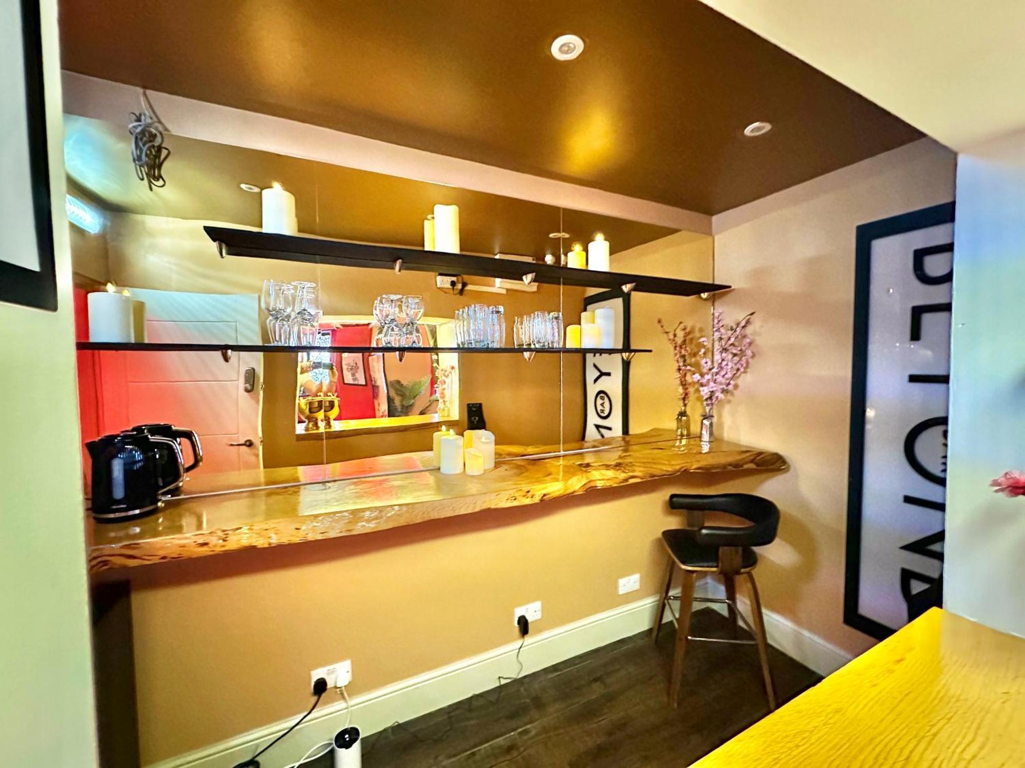 Beyond - Romantic Basement Apartment - Close To Beach - With Parking Bournemouth Esterno foto