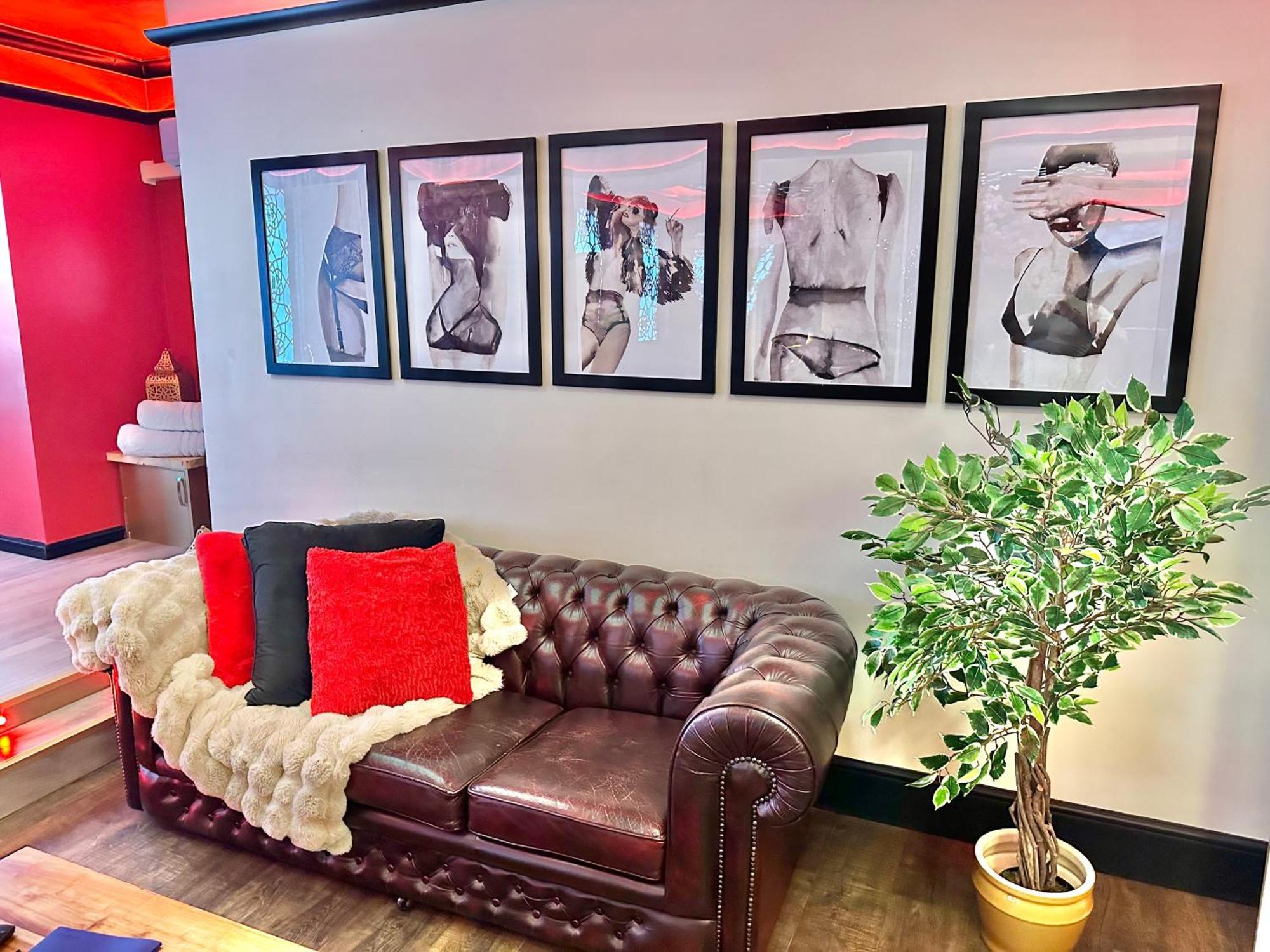 Beyond - Romantic Basement Apartment - Close To Beach - With Parking Bournemouth Esterno foto