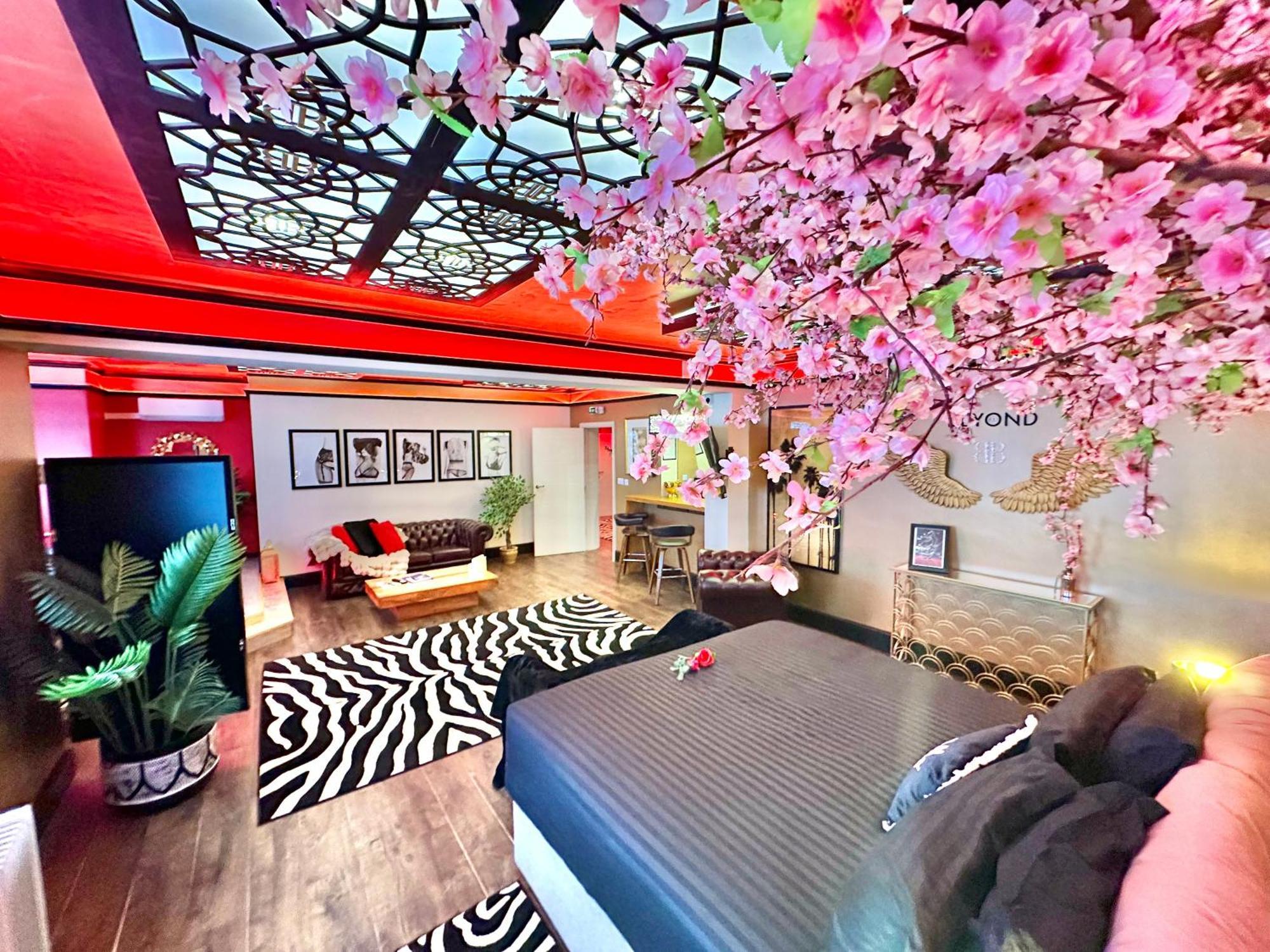 Beyond - Romantic Basement Apartment - Close To Beach - With Parking Bournemouth Esterno foto