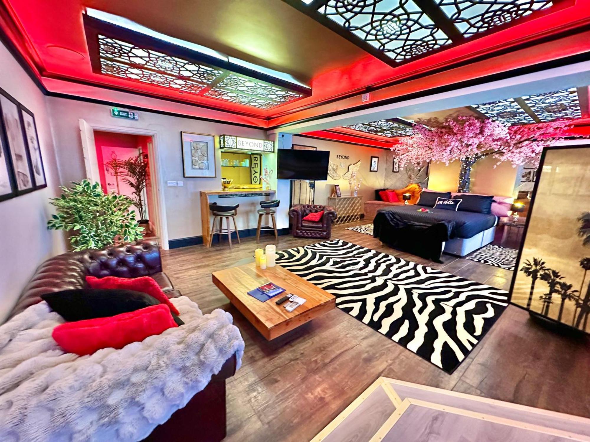 Beyond - Romantic Basement Apartment - Close To Beach - With Parking Bournemouth Esterno foto
