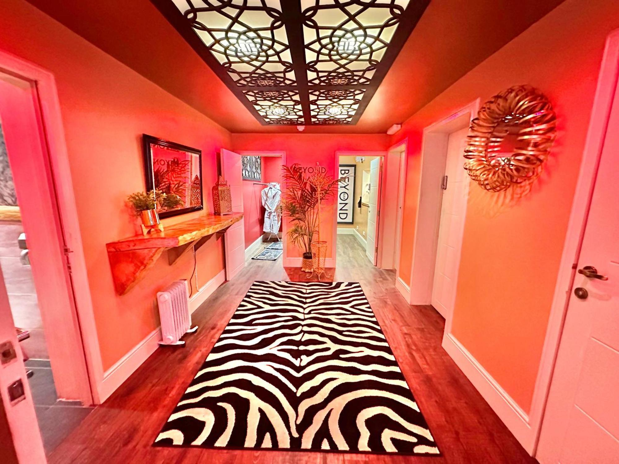 Beyond - Romantic Basement Apartment - Close To Beach - With Parking Bournemouth Esterno foto