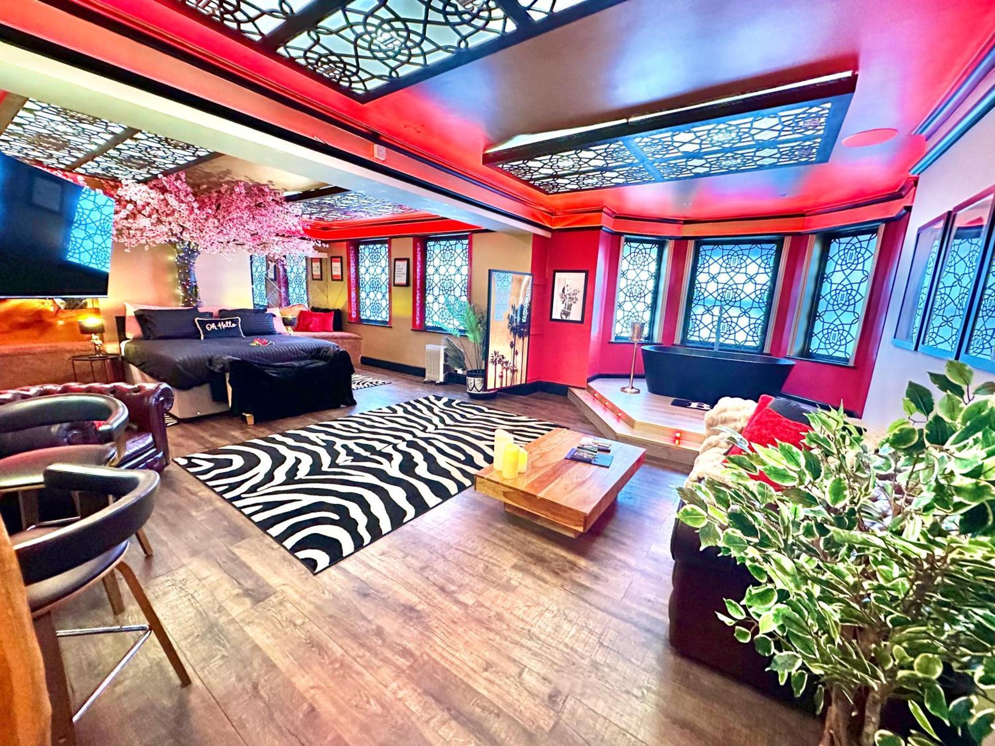 Beyond - Romantic Basement Apartment - Close To Beach - With Parking Bournemouth Esterno foto