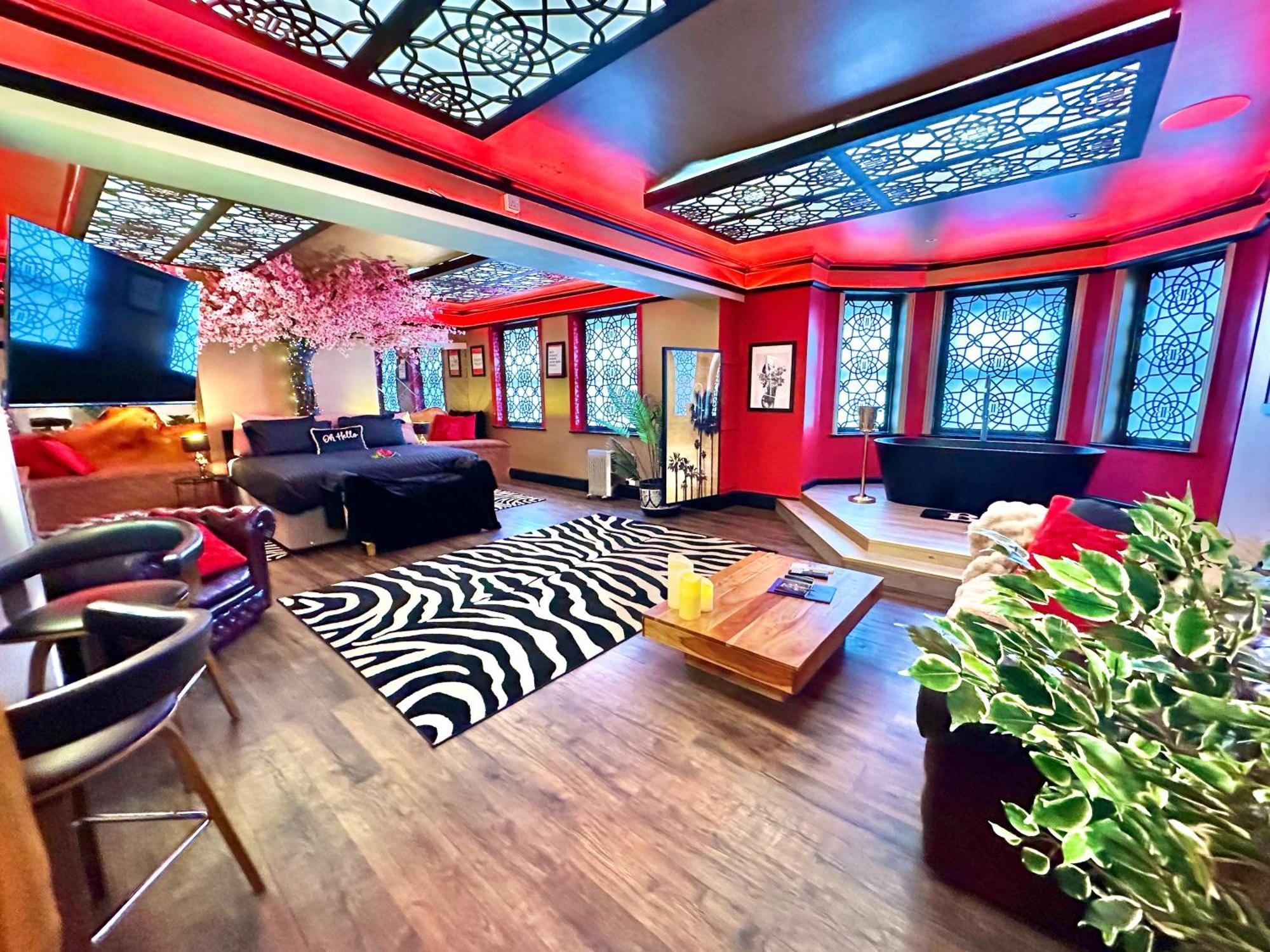 Beyond - Romantic Basement Apartment - Close To Beach - With Parking Bournemouth Esterno foto