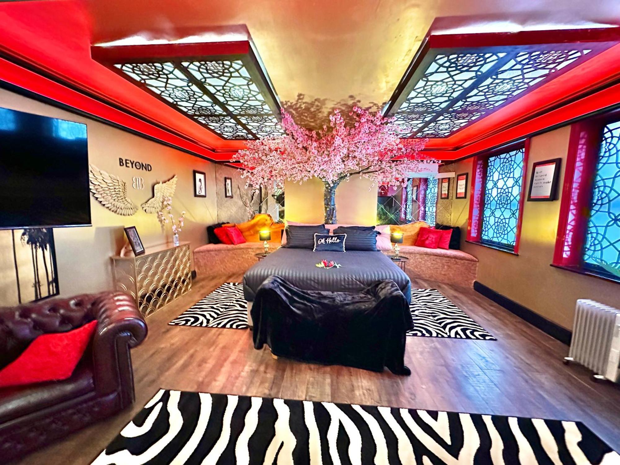 Beyond - Romantic Basement Apartment - Close To Beach - With Parking Bournemouth Esterno foto
