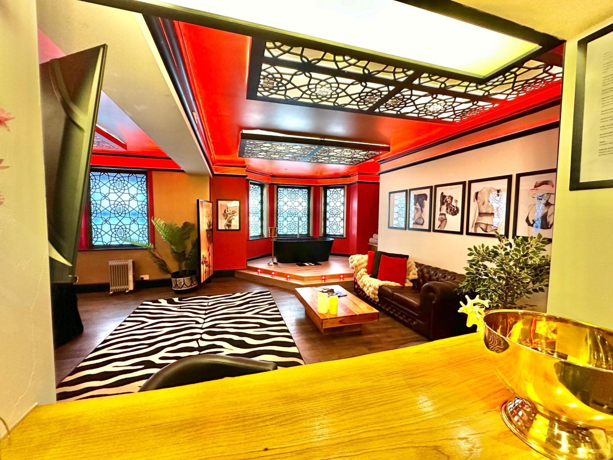 Beyond - Romantic Basement Apartment - Close To Beach - With Parking Bournemouth Esterno foto